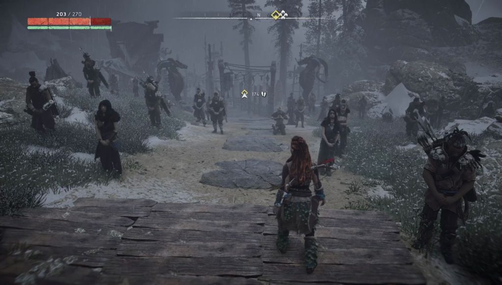 Aloy standing in front of a gate with fog